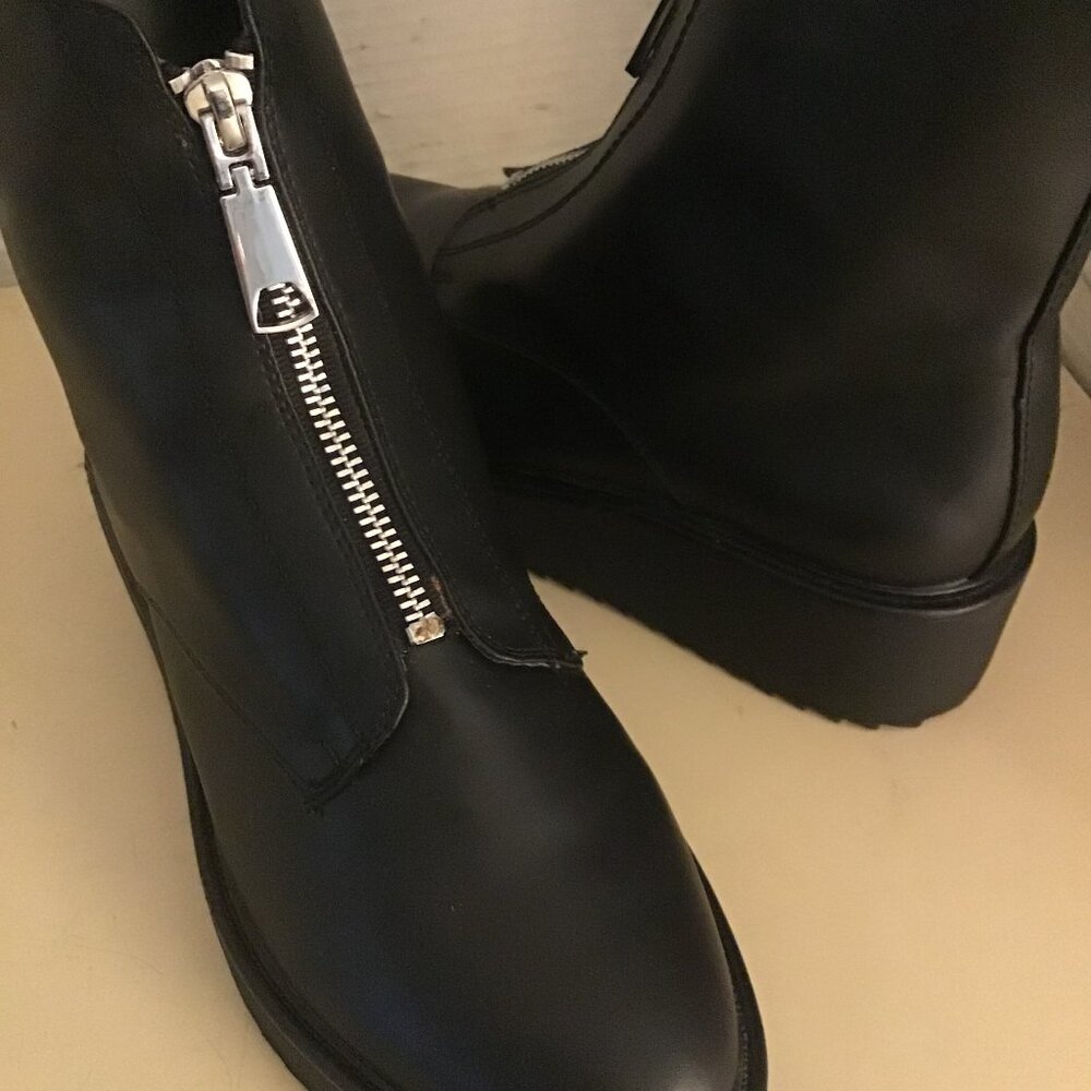 H&M women black platform boots US 6.5
